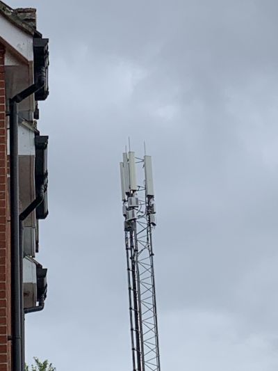 Crowthorne railway mast antennas.jpg