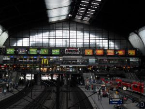 Hamburg Hbf Wandelhalle OG 01.JPG