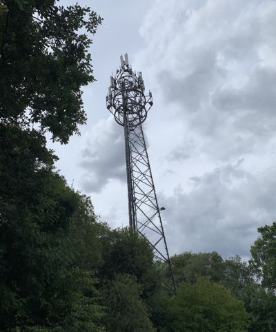 Farnbrough mast 2100mhz.jpg