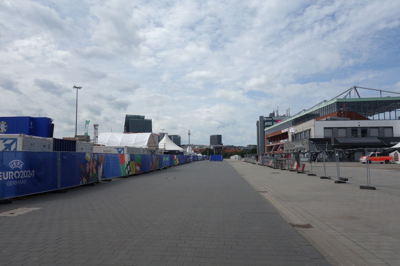 Hamburg Fanzone MRT Telekom Euro 2024 02.jpg