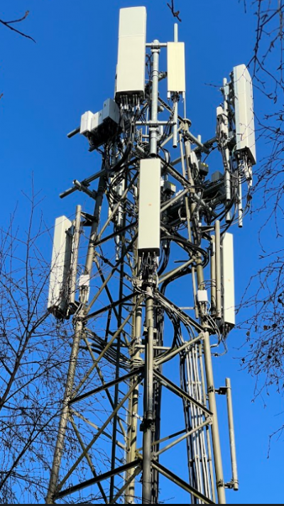 Sandhurst hill mast antennas.png