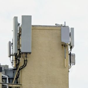 A closer view of a standard T-Mobile 5G UC macro deployment, atop a condo building.