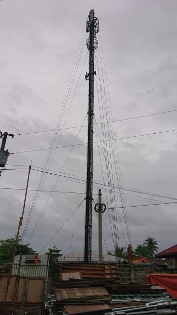 Smart eNB ID 152198 - guyed lattice tower, Bayugan City.jpg