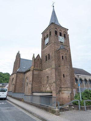 Sinzig, Bad Bodendorf, Hauptstraße, Katholische Pfarrkirche St. Sebastian-20160628-001.jpg