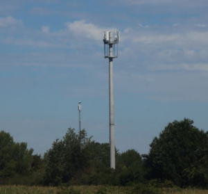 2020-08-06-MobilfunkmastundtemporärerMast.JPG